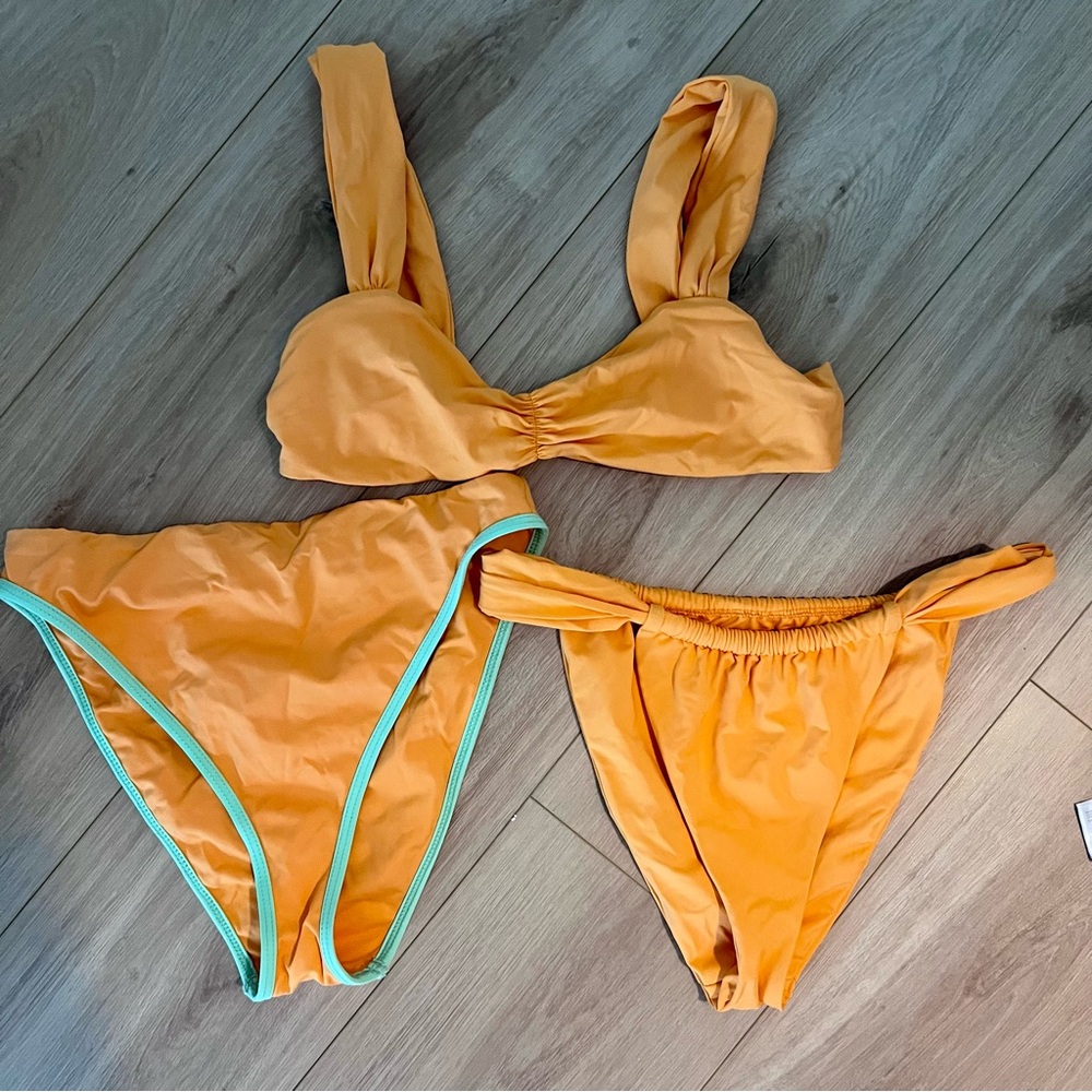 Dippin Daisy’s bikini set